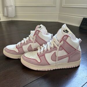 2022 Nike Dunk High 1985 'Barely Rose'
Size Men’s 9